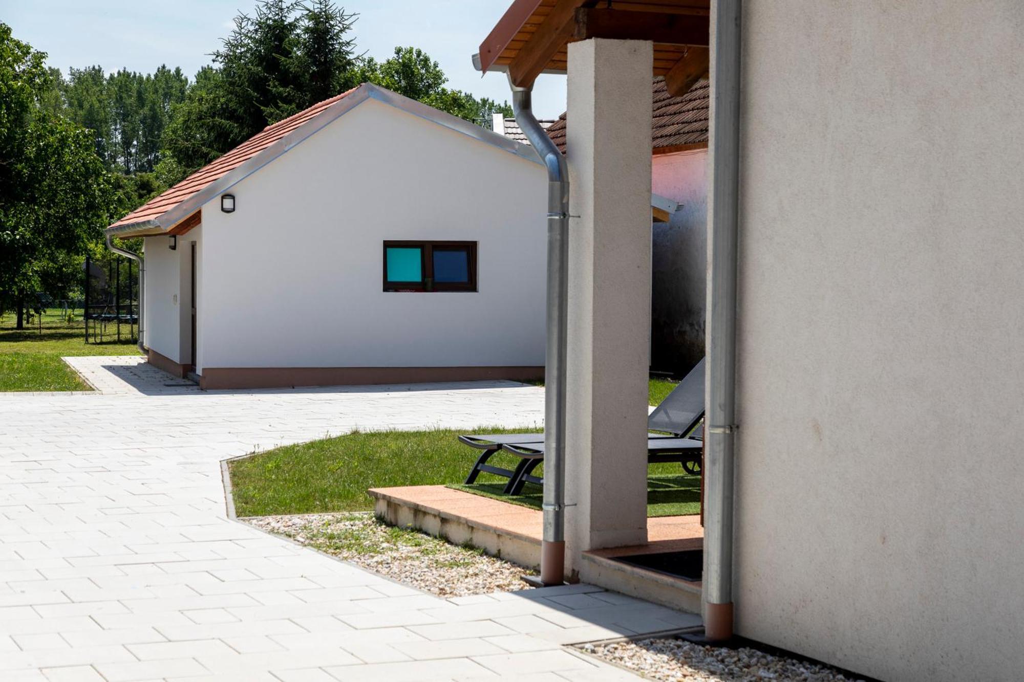 Park Apartman Sarrod Bagian luar foto