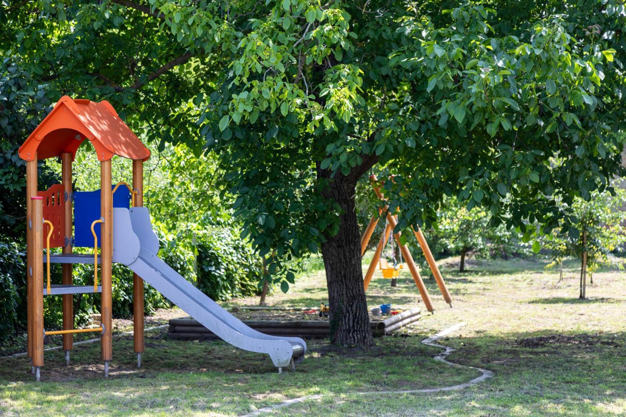 Park Apartman Sarrod Bagian luar foto