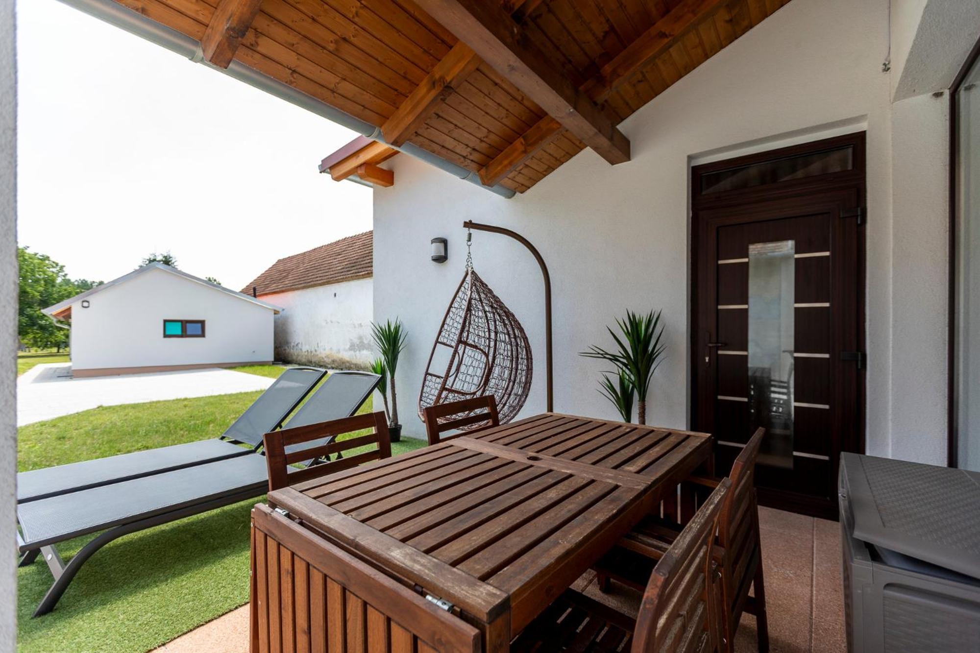 Park Apartman Sarrod Bagian luar foto