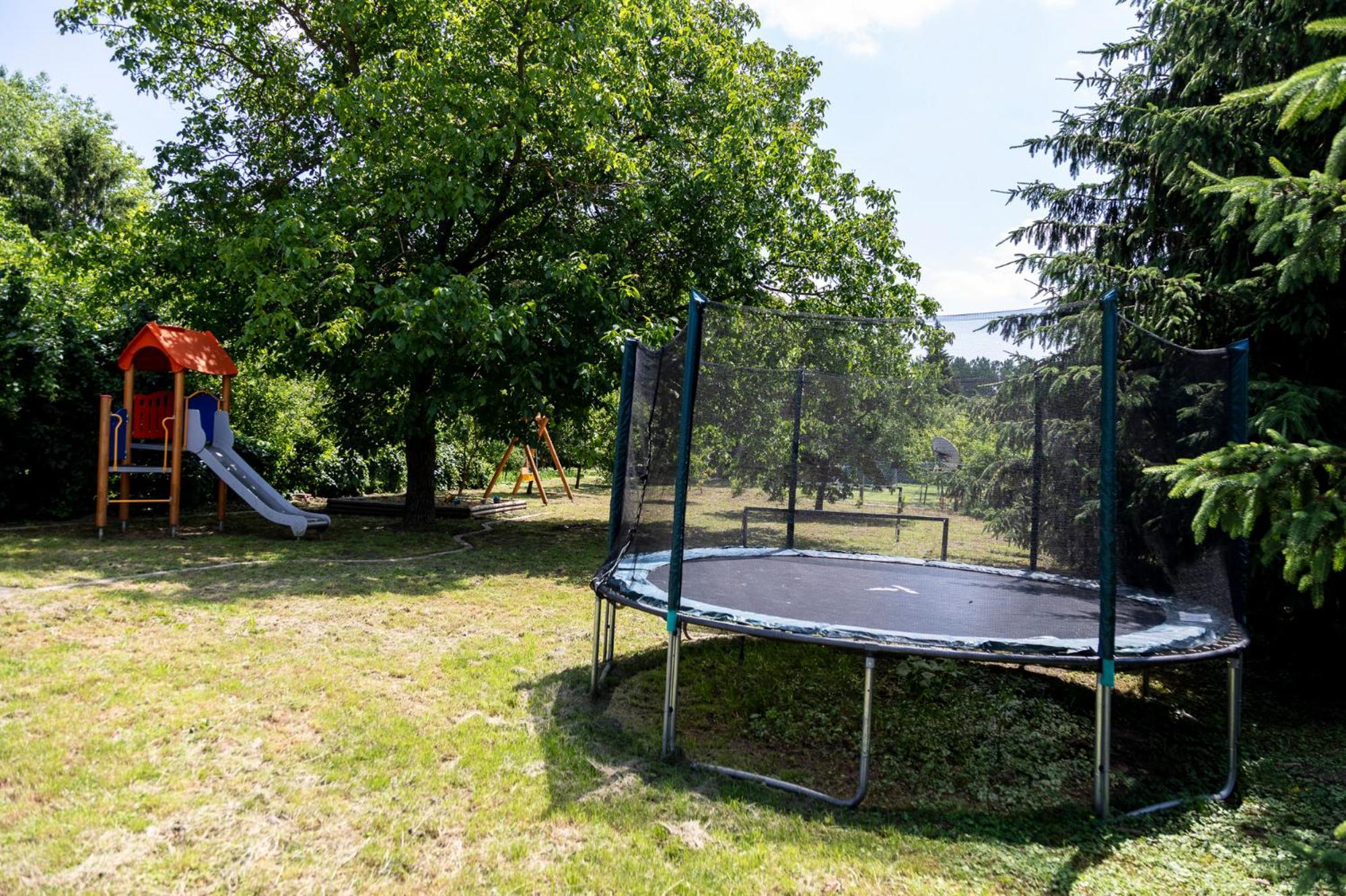 Park Apartman Sarrod Bagian luar foto