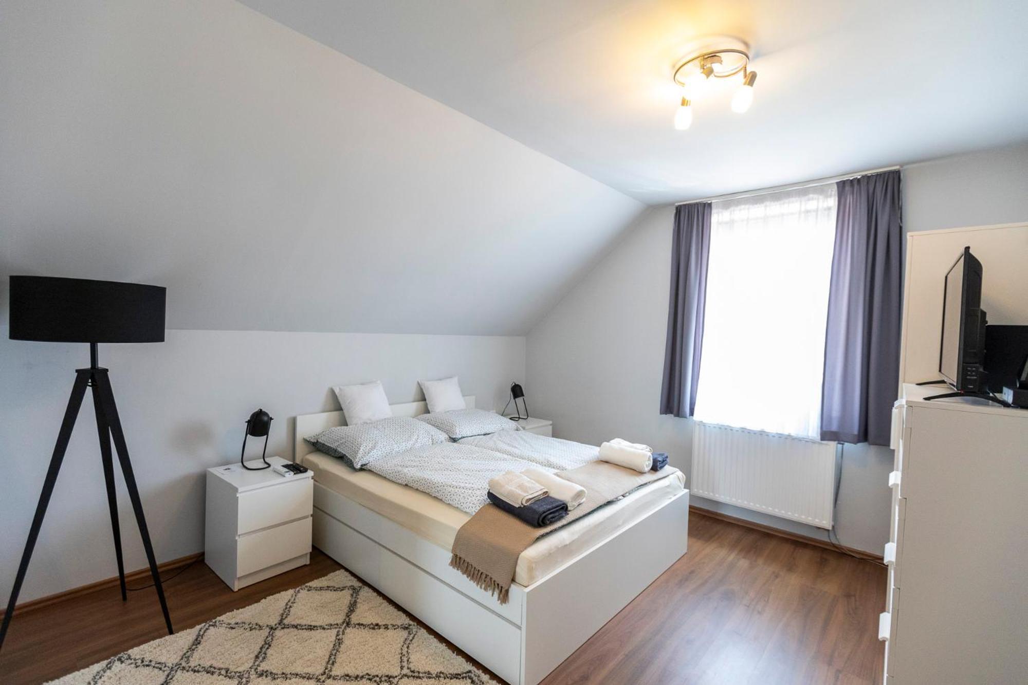 Park Apartman Sarrod Bagian luar foto