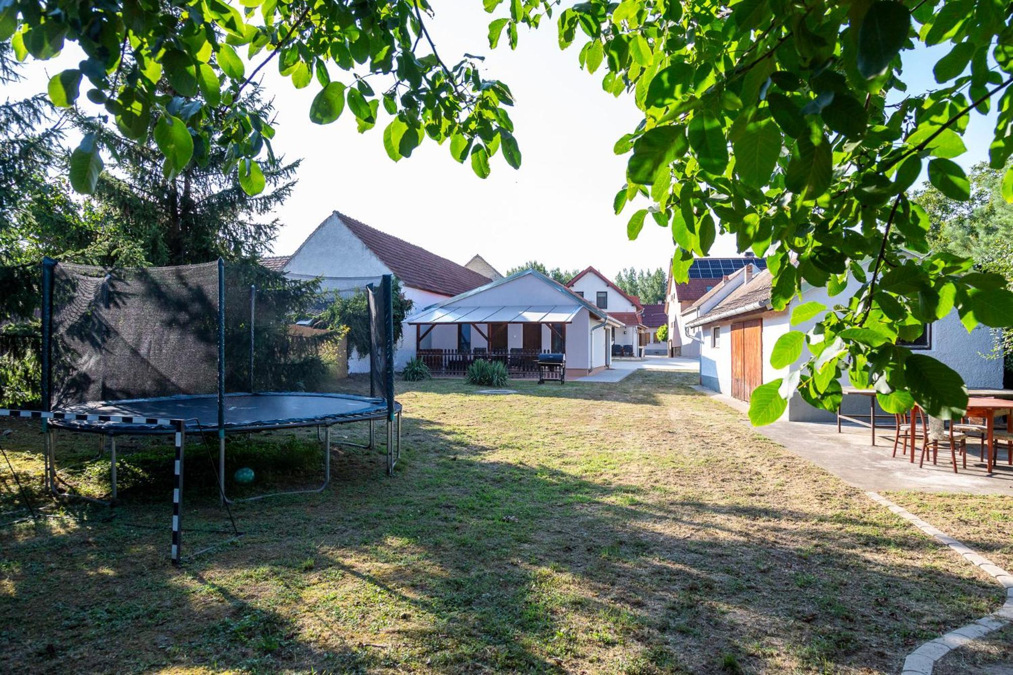 Park Apartman Sarrod Bagian luar foto