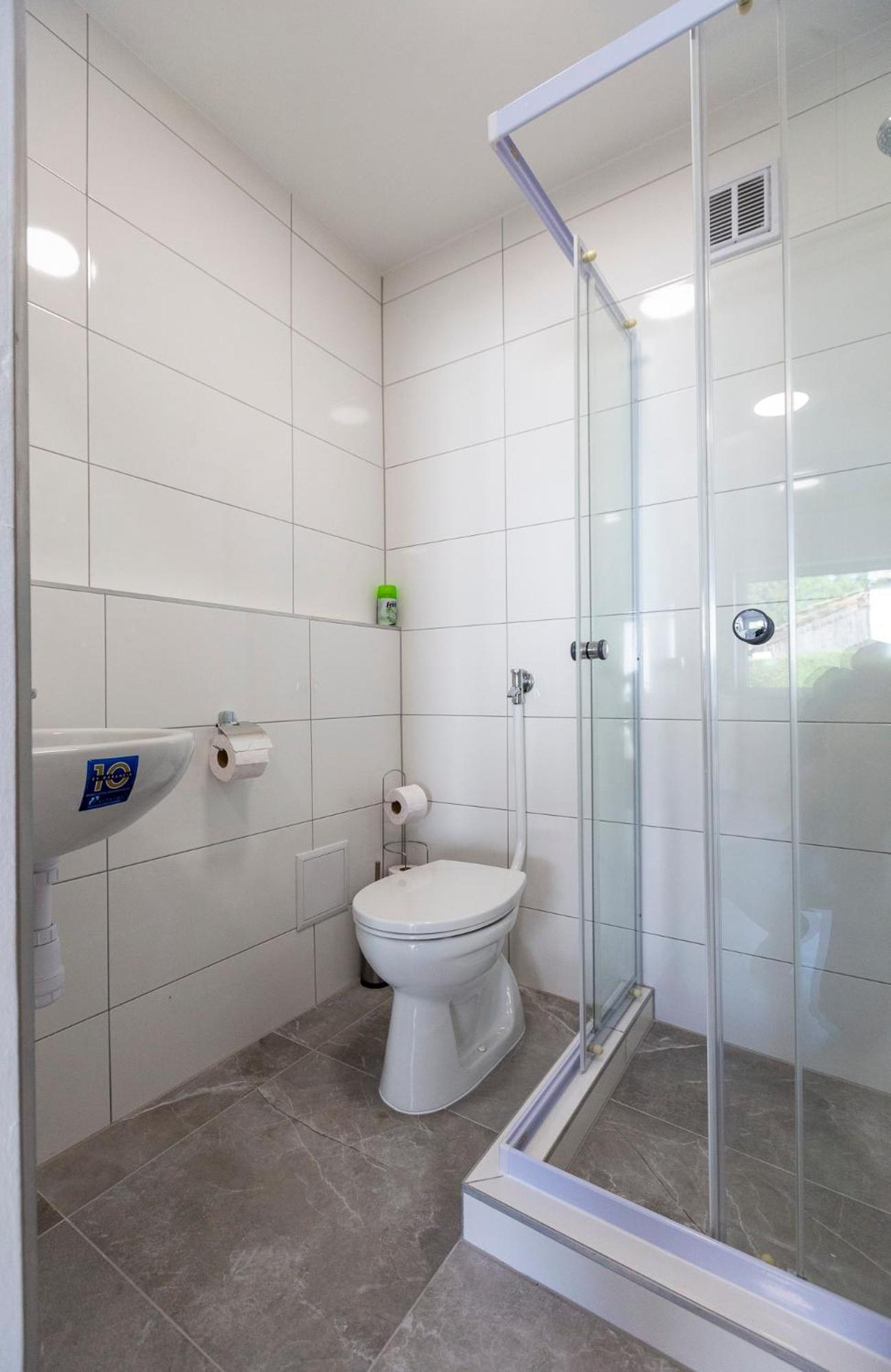 Park Apartman Sarrod Bagian luar foto