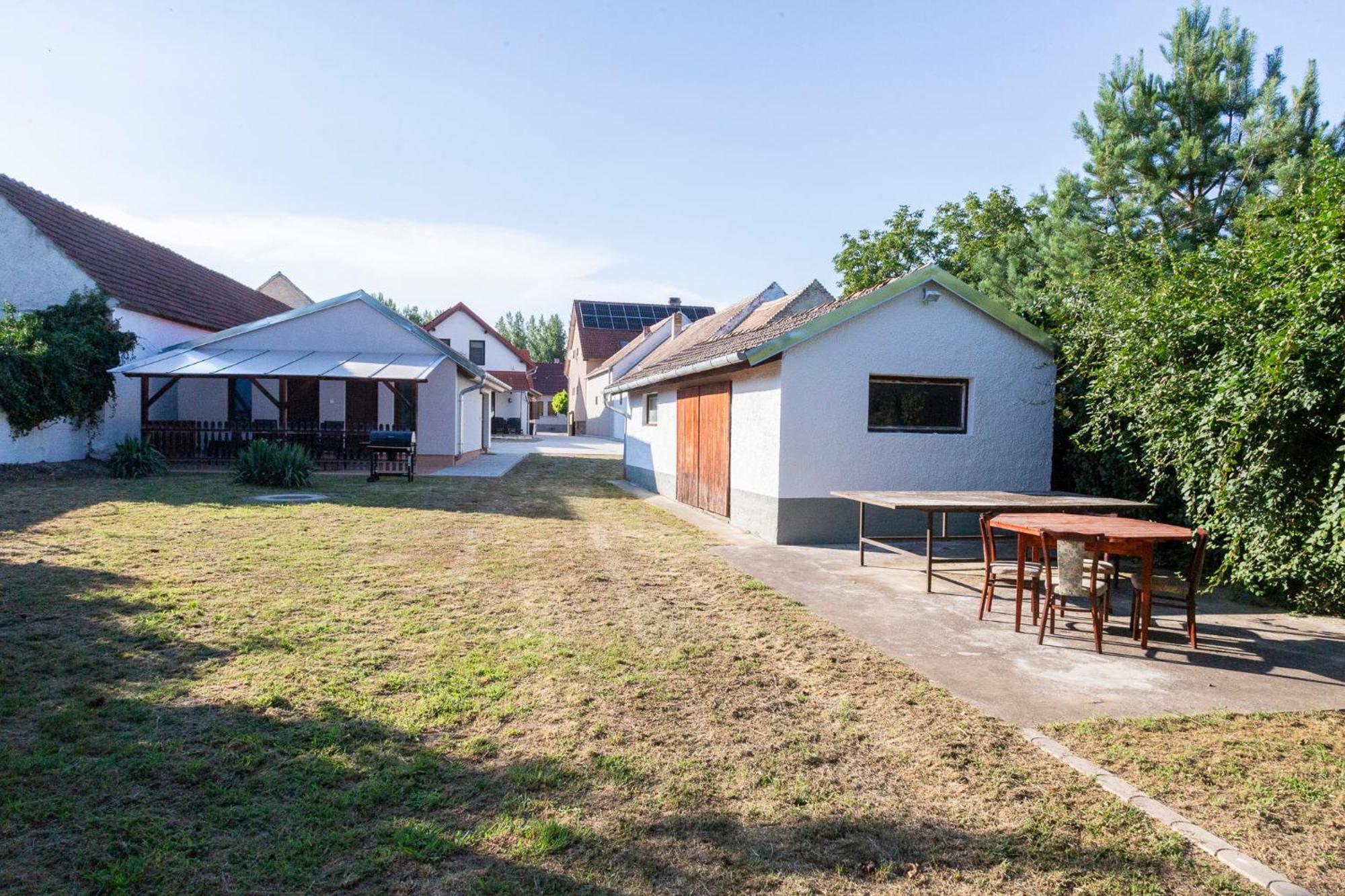Park Apartman Sarrod Bagian luar foto