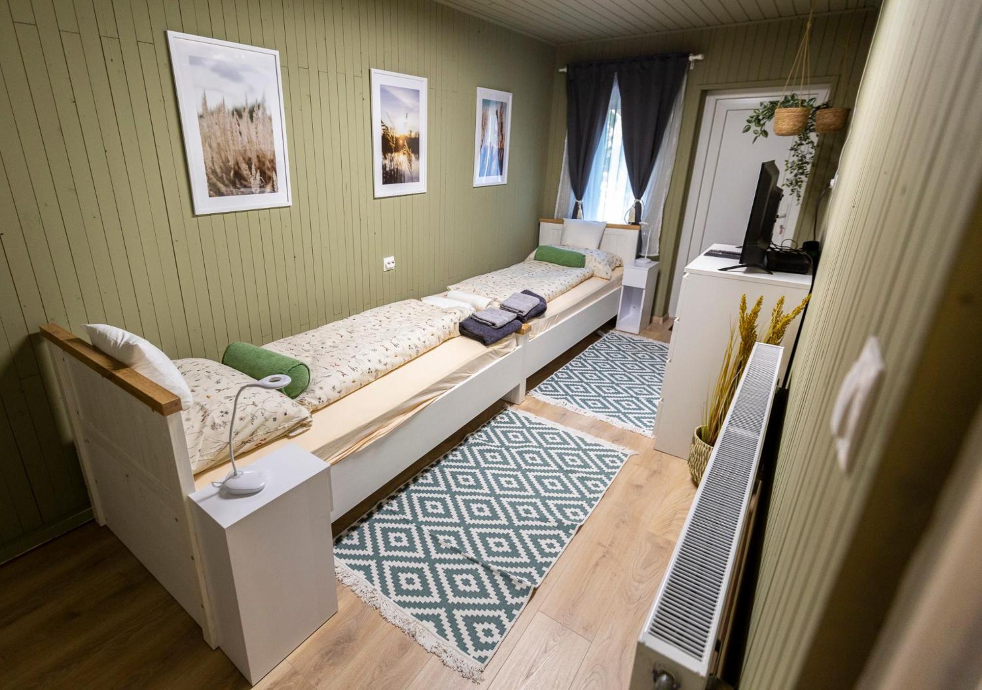 Park Apartman Sarrod Bagian luar foto