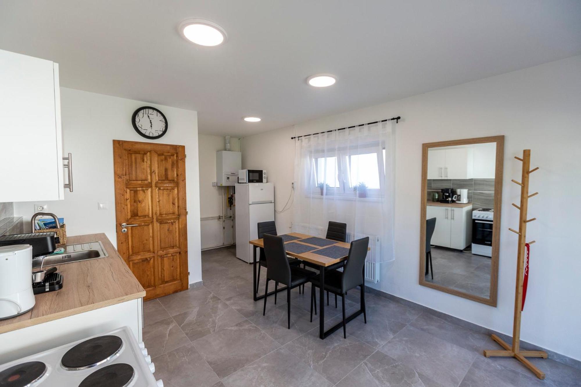 Park Apartman Sarrod Bagian luar foto